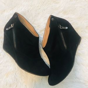 Chinese laundry zippered booties size 8.5